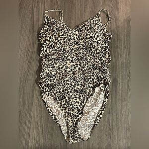 Leopard Print Women's One-piece Swimsuit